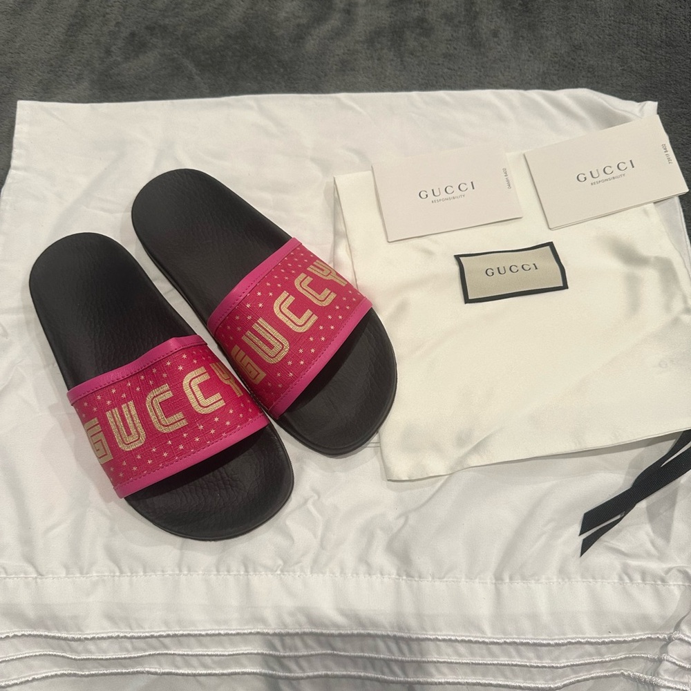 Gucci Pink and Black Women's Slippers